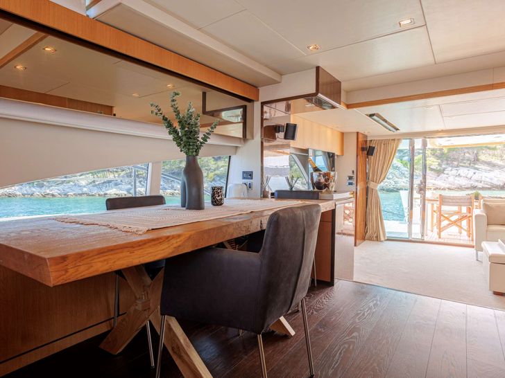 JOLIDOR - Fairline Squadron 73 ft.,indoor dining table JOLIDOR - Fairline Squadron 73 ft.,indoor dining table