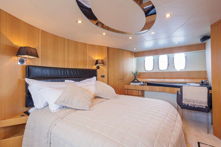 Charter Yacht JOLIDOR - Fairline Squadron 73 - 4 Cabins - Split - Dubrovnik - Croatia