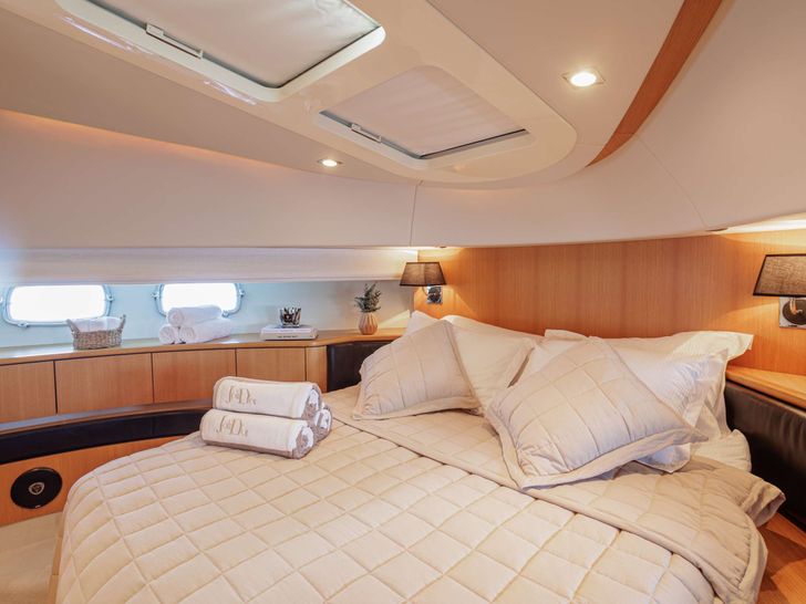 JOLIDOR - Fairline Squadron 73 ft.,VIP cabin JOLIDOR - Fairline Squadron 73 ft.,VIP cabin