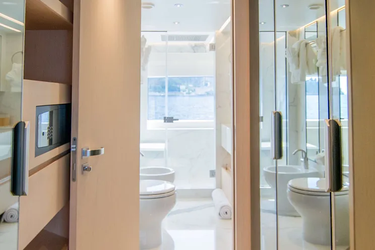 Charter Yacht OCEAN VIEW - Gulf Craft Majesty 104 - 5 Cabins - Monaco - French Riviera - Corsica - Sardinia - Naples - Sicily - Spain