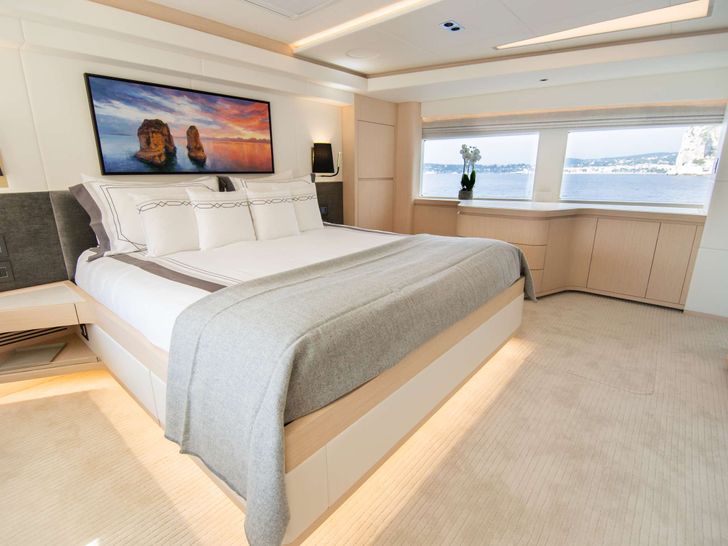 OCEAN VIEW - Gulf Craft Majesty 104,VIP cabin 2 OCEAN VIEW - Gulf Craft Majesty 104,VIP cabin 2