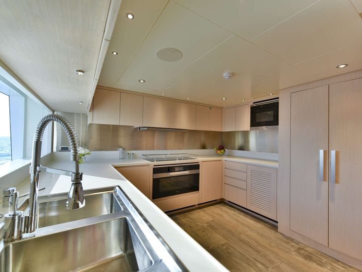 ROCKET ONE - Gulf Craft Majesty 121 ft,galley ROCKET ONE - Gulf Craft Majesty 121 ft,galley