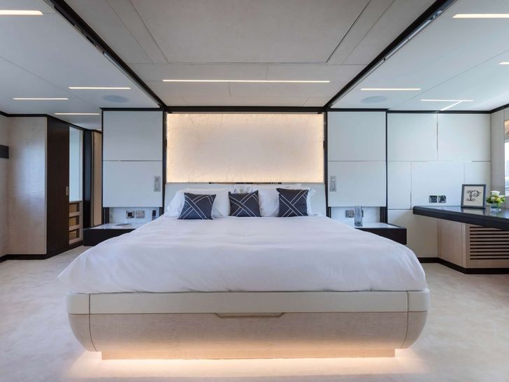 ROCKET ONE - Gulf Craft Majesty 121 ft,master cabin ROCKET ONE - Gulf Craft Majesty 121 ft,master cabin