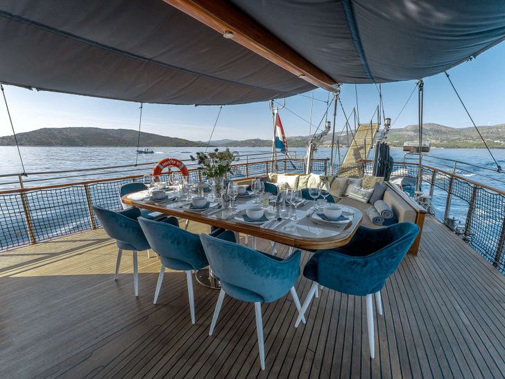 SMART SPIRIT Custom Gulet 25m - upper deck SMART SPIRIT Custom Gulet 25m - upper deck