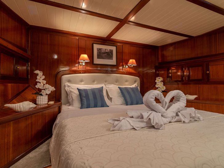 SMART SPIRIT Custom Gulet 25m - master cabin bed SMART SPIRIT Custom Gulet 25m - master cabin bed