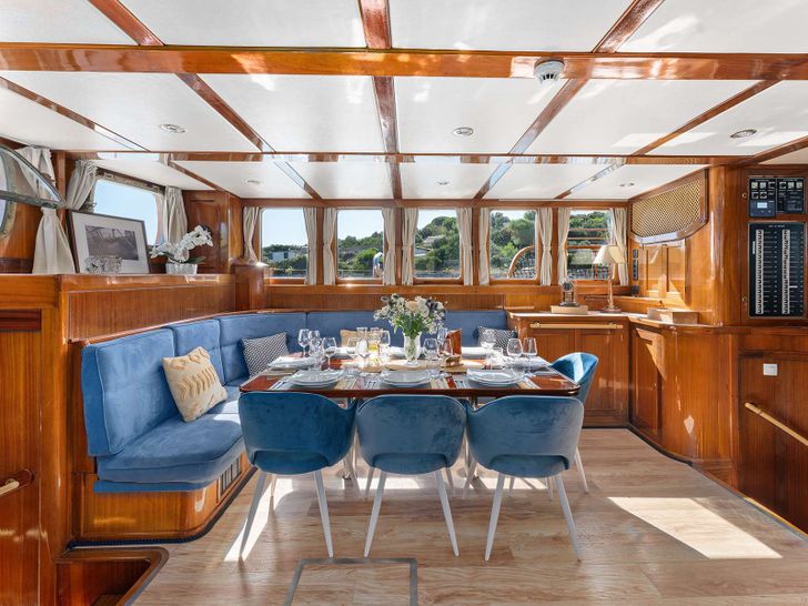 SMART SPIRIT Custom Gulet 25m - saloon SMART SPIRIT Custom Gulet 25m - saloon