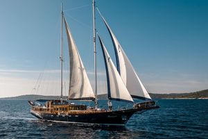 SMART SPIRIT - Custom Gulet 25 m - 4 Cabins - Trogir - Split - Dubrovnik - Hvar - Croatia SMART SPIRIT - Custom Gulet 25 m - 4 Cabins - Trogir - Split - Dubrovnik - Hvar - Croatia