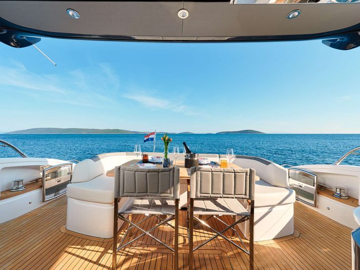 MeSoFa Princess V65 - aft deck MeSoFa Princess V65 - aft deck