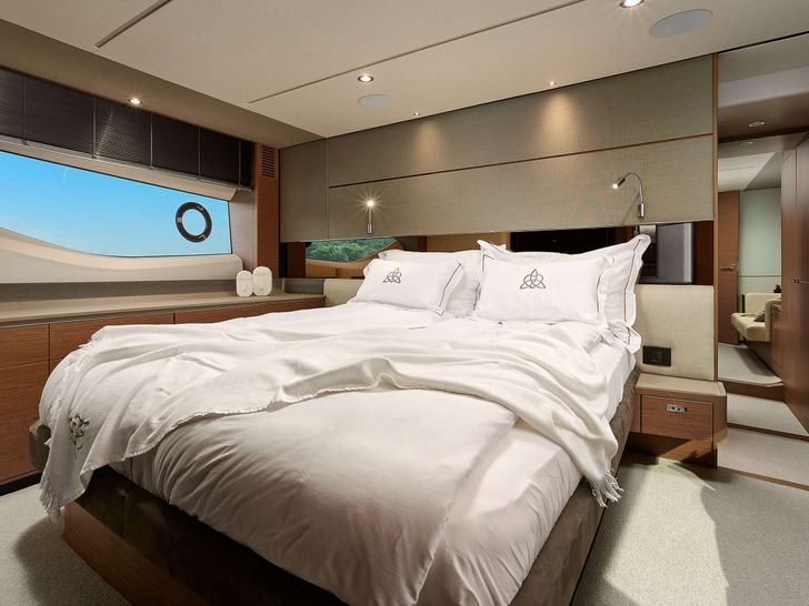 MeSoFa Princess V65 - main cabin MeSoFa Princess V65 - main cabin