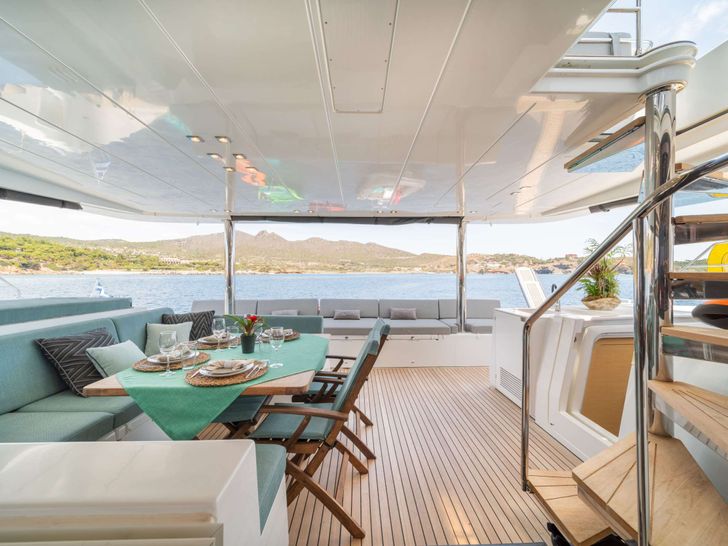 FOR SAIL - Main aft FOR SAIL - Main aft