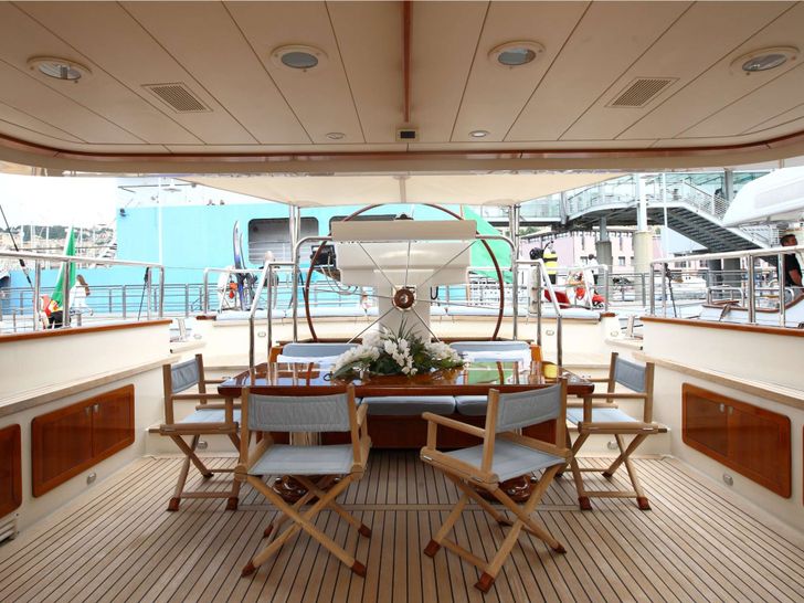 HERITAGE M - Perini Navi 35.5 m,alfresco dining HERITAGE M - Perini Navi 35.5 m,alfresco dining