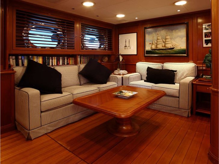 HERITAGE M - Perini Navi 35.5 m,saloon couch HERITAGE M - Perini Navi 35.5 m,saloon couch