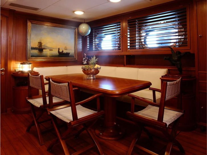 HERITAGE M - Perini Navi 35.5 m,dining area HERITAGE M - Perini Navi 35.5 m,dining area