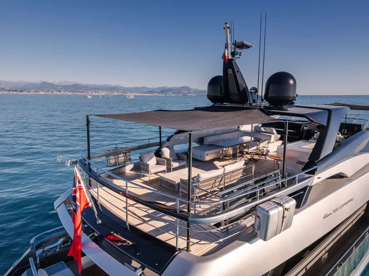 HP6 Riva Corsaro 100 - flybridge aft HP6 Riva Corsaro 100 - flybridge aft