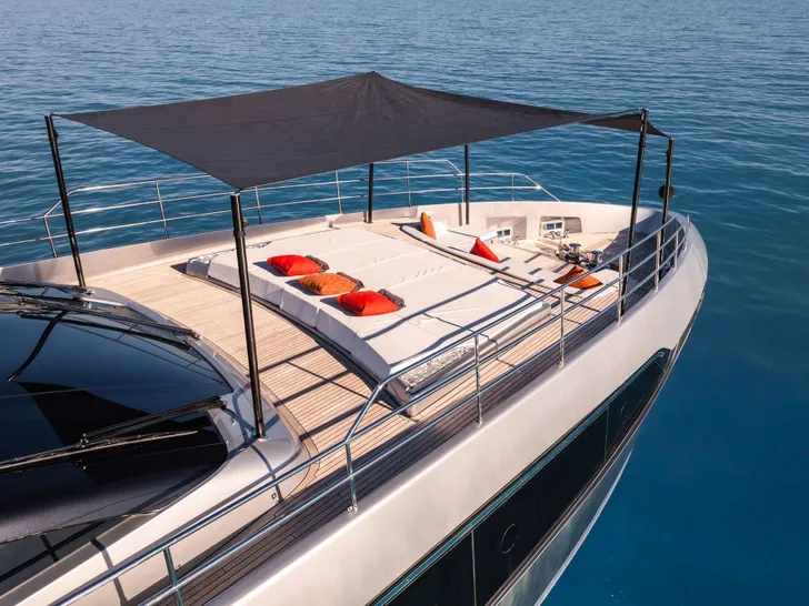 HP6 Riva Corsaro 100 - foredeck HP6 Riva Corsaro 100 - foredeck