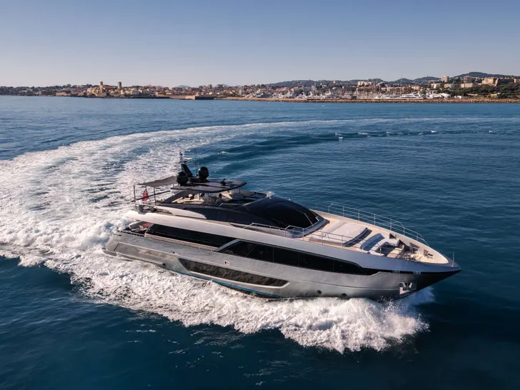 HP6 Riva Corsaro 100 - cruising HP6 Riva Corsaro 100 - cruising