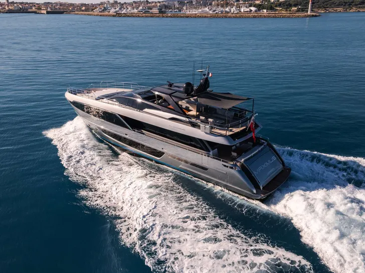 HP6 Riva Corsaro 100 - cruising aft shot HP6 Riva Corsaro 100 - cruising aft shot