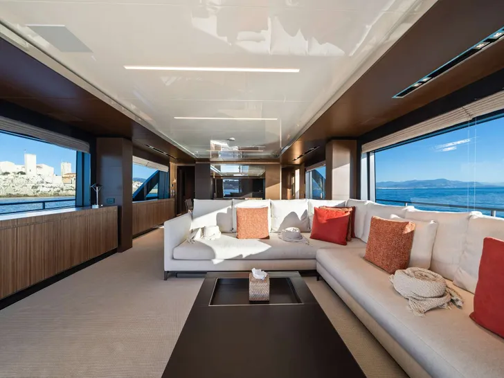 HP6 Riva Corsaro 100 - saloon lounge HP6 Riva Corsaro 100 - saloon lounge