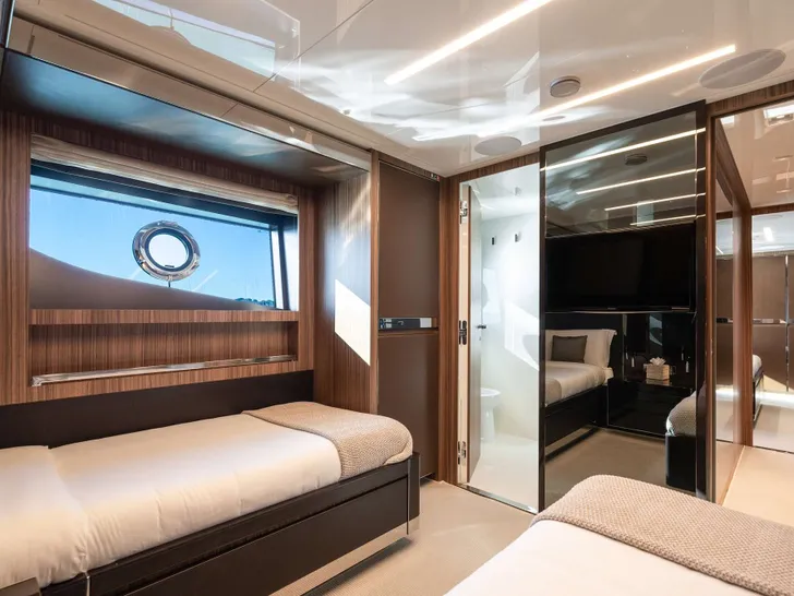 HP6 Riva Corsaro 100 - twin cabin HP6 Riva Corsaro 100 - twin cabin