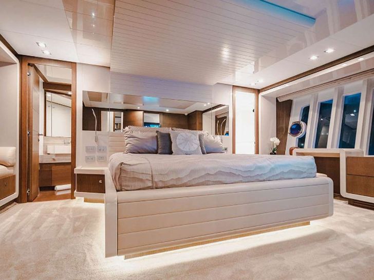 HOYA SAXA Ferretti 850 Crewed Motor Yacht Master Cabin HOYA SAXA Ferretti 850 Crewed Motor Yacht Master Cabin