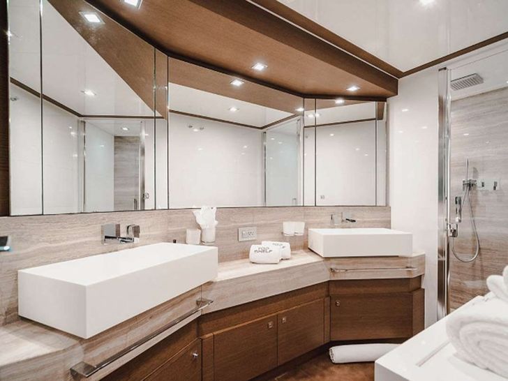 HOYA SAXA Ferretti 850 Crewed Motor Yacht Master Bathroom