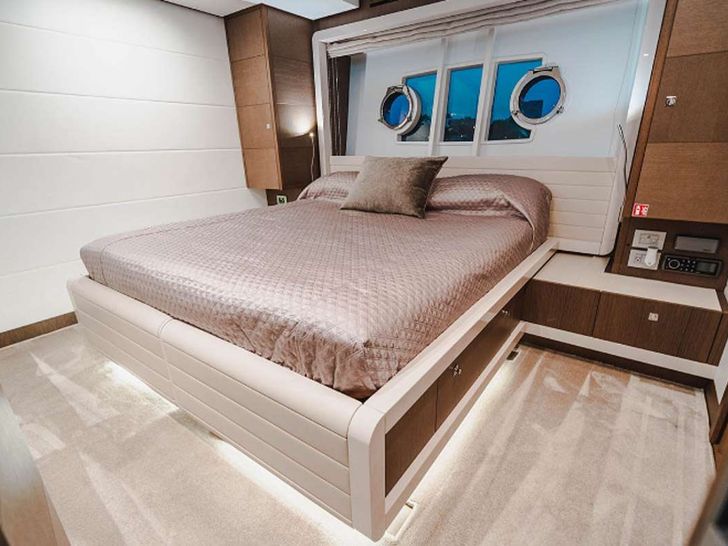 HOYA SAXA Ferretti 850 Crewed Motor Yacht VIP Cabin HOYA SAXA Ferretti 850 Crewed Motor Yacht VIP Cabin