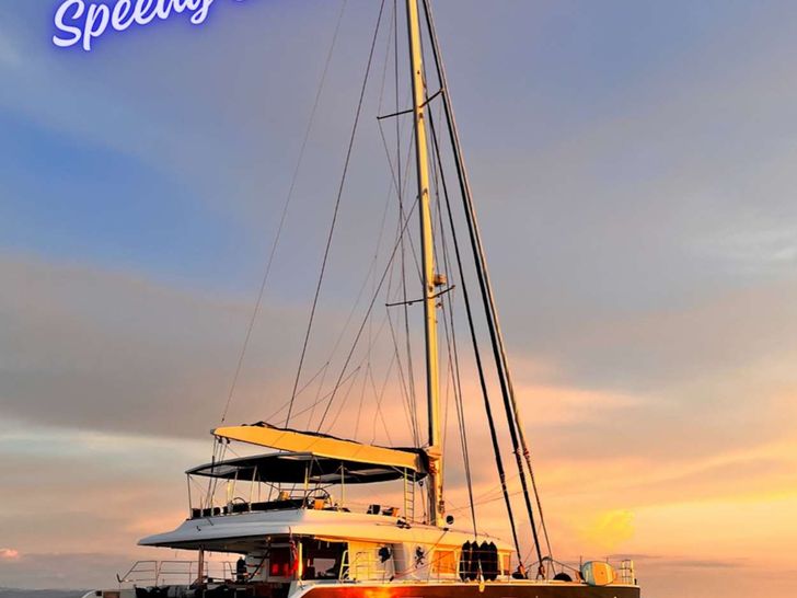 BLUE GRIFFIN Lagoon 620 - side profile under the sunset BLUE GRIFFIN Lagoon 620 - side profile under the sunset