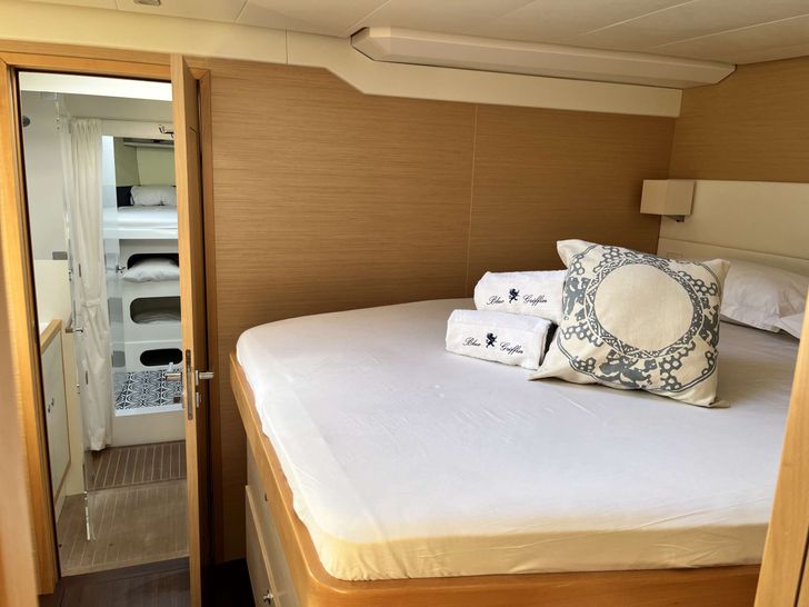 BLUE GRIFFIN Lagoon 620 - VIP cabin 2 BLUE GRIFFIN Lagoon 620 - VIP cabin 2