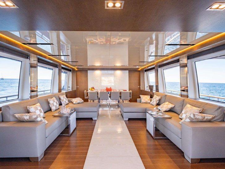 BACCARAT Amer Cento Quad Crewed Motor Yacht Main salon BACCARAT Amer Cento Quad Crewed Motor Yacht Main salon
