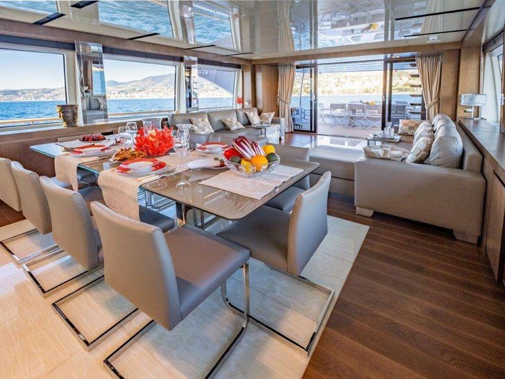 BACCARAT Amer Cento Quad Crewed Motor Yacht Dining table BACCARAT Amer Cento Quad Crewed Motor Yacht Dining table