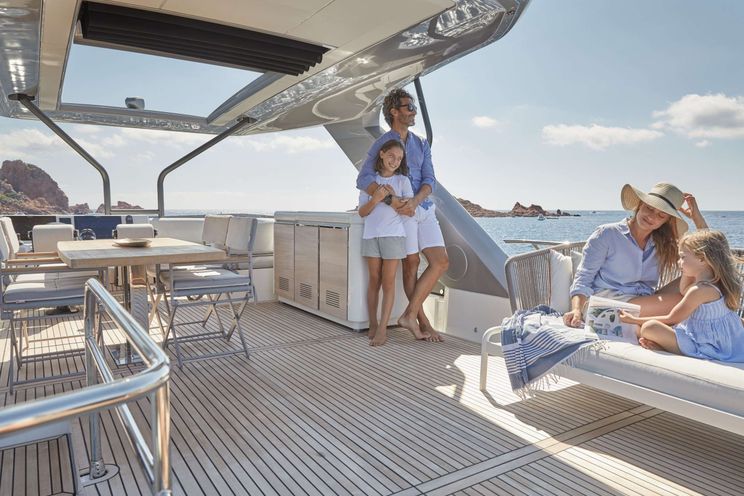 Charter Yacht BAZINGA - Prestige 690 - 4 Cabins - Split - Hvar - Dubrovnik