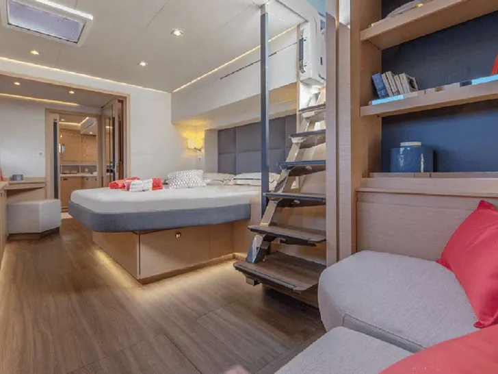LOOMA Fountaine Pajot Alegria 67 - master cabin seating LOOMA Fountaine Pajot Alegria 67 - master cabin seating