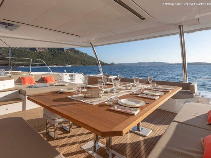 LOOMA Fountaine Pajot Alegria 67 Crewed Catamaran Alfresco Dining