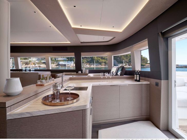 SYLENE Lagoon Seventy 7 Luxury Crewed Catamaran Wet lounge bar