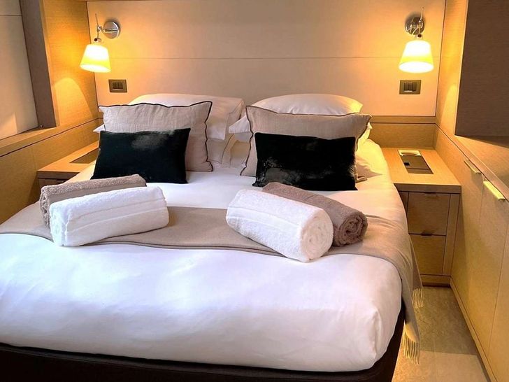 SYLENE Lagoon Seventy 7 Luxury Crewed Catamaran VIP Cabin SYLENE Lagoon Seventy 7 Luxury Crewed Catamaran VIP Cabin