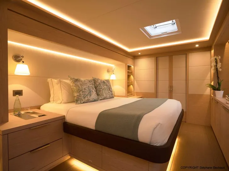 KAJIKIA Lagoon Seventy 7 - master cabin bed KAJIKIA Lagoon Seventy 7 - master cabin bed