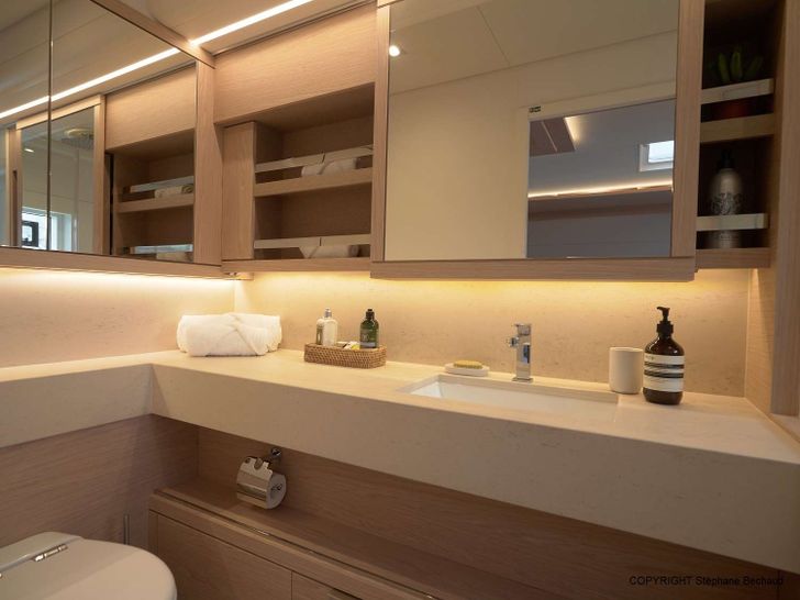 KAJIKIA Lagoon Seventy 7 - VIP cabin 1 bathroom KAJIKIA Lagoon Seventy 7 - VIP cabin 1 bathroom