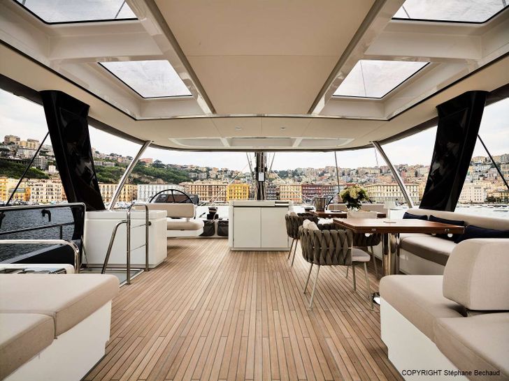 KAJIKIA Lagoon Seventy 7 - flybridge KAJIKIA Lagoon Seventy 7 - flybridge
