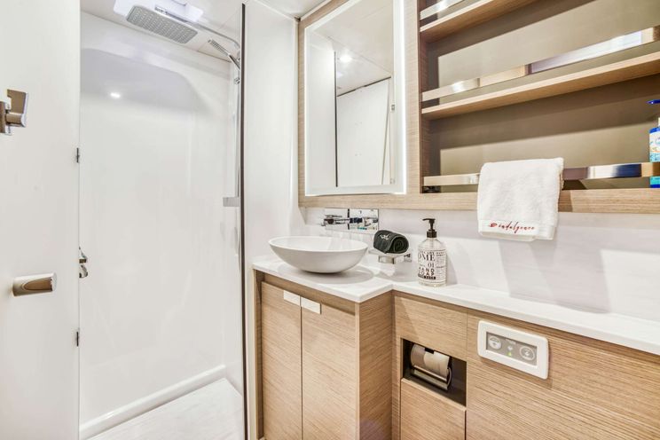 Charter Yacht INDULGENCE - Fountaine Pajot Alegria 67 - 5 Cabins - Tortola - Anegada - Virgin Gorda - BVI - Caribbean