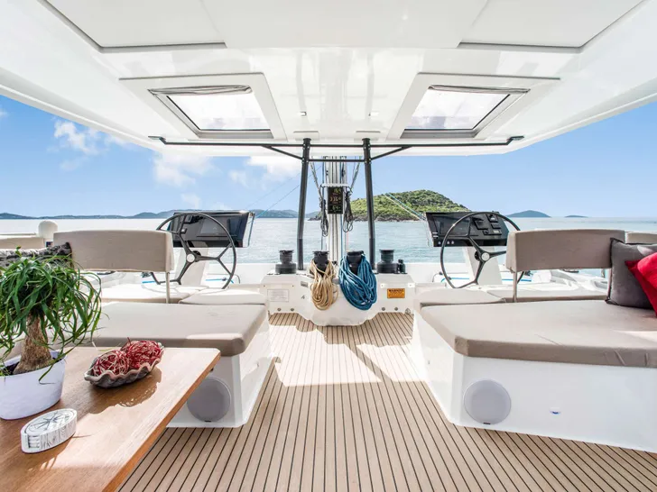 INDULGENCE Fountaine Pajot Alegria 67 - flybridge seating and dining area INDULGENCE Fountaine Pajot Alegria 67 - flybridge seating and dining area