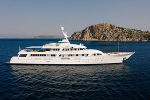 ITOTO - Dauphin Yachts 61m - 8 Cabins - Athens - Mykonos - Paros ITOTO - Dauphin Yachts 61m - 8 Cabins - Athens - Mykonos - Paros