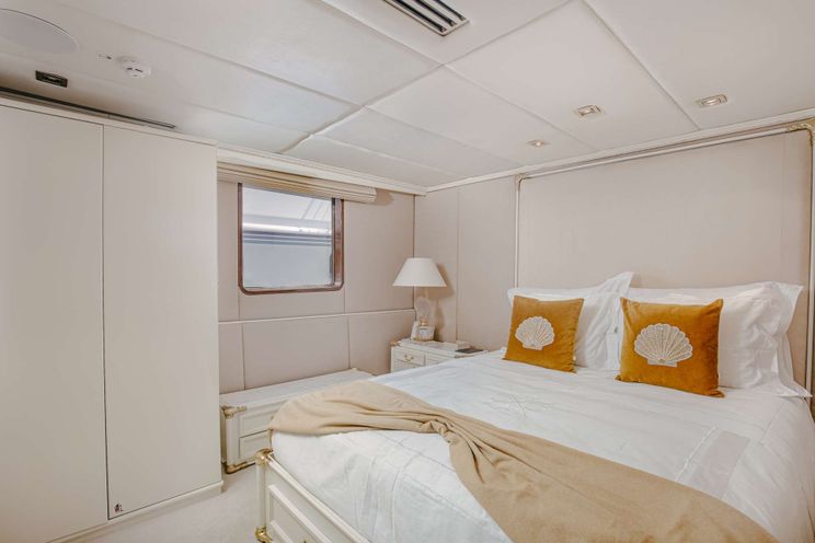 Charter Yacht ITOTO - Dauphin Yachts 61m - 8 Cabins - Athens - Mykonos - Paros