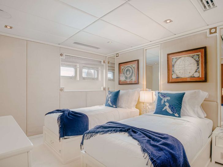 ITOTO Dauphin Yachts 61m Luxury Crewed Motor Yacht Twin Cabin ITOTO Dauphin Yachts 61m Luxury Crewed Motor Yacht Twin Cabin