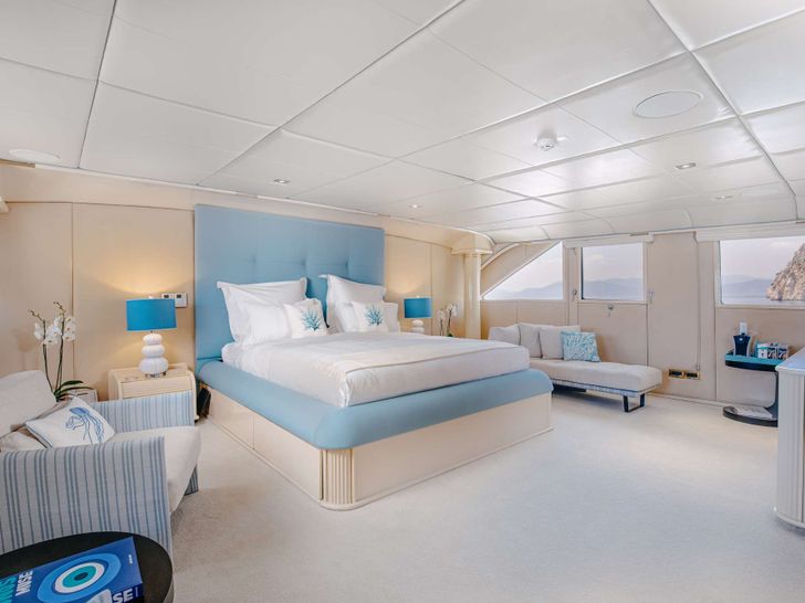ITOTO Dauphin Yachts 61m Luxury Crewed Motor Yacht Master Cabin ITOTO Dauphin Yachts 61m Luxury Crewed Motor Yacht Master Cabin