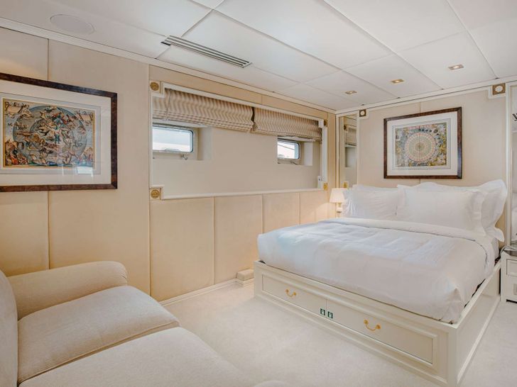 ITOTO Dauphin Yachts 61m Luxury Crewed Motor Yacht VIP Cabin ITOTO Dauphin Yachts 61m Luxury Crewed Motor Yacht VIP Cabin