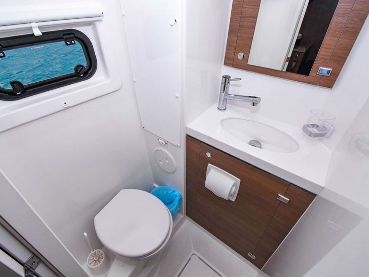MEMENTO AMORI Bali 4.8 - cabin bathroom MEMENTO AMORI Bali 4.8 - cabin bathroom