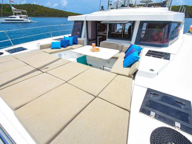MEMENTO AMORI Bali 4.8 - foredeck MEMENTO AMORI Bali 4.8 - foredeck