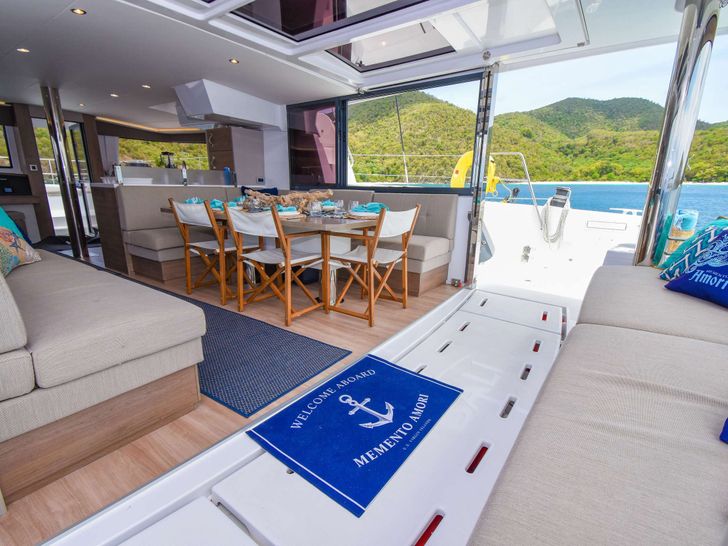 MEMENTO AMORI Bali 4.8 - salon and aft deck seating MEMENTO AMORI Bali 4.8 - salon and aft deck seating