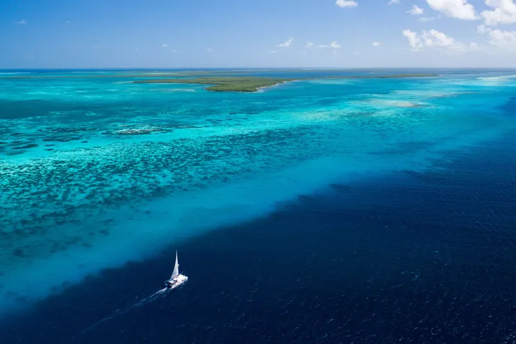 Charter Yacht NICE AFT TOO - Leopard 45 - 4 Cabins - Drowned Cayes - Goff's Caye - St. George`s Caye - Belize