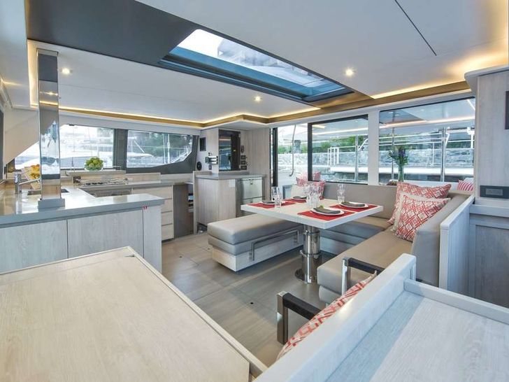 NICE AFT TOO Leopard 45 - saloon NICE AFT TOO Leopard 45 - saloon